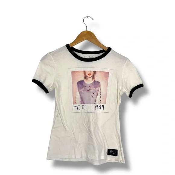 Taylor Swift 1989 Polaroid World Tour Ringer Retro T Shirt Women's Small - Picture 1 of 7